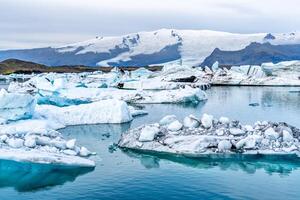 el increíble azul aguas de el glaciar laguna, jokulsarlon, en Islandia foto