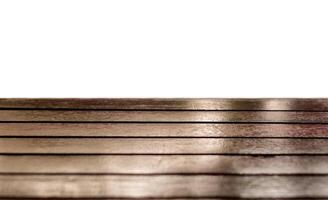marrón madera lustroso mesa parte superior en blanco antecedentes foto