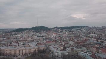 aereo città lviv, Ucraina. europeo città. popolare le zone di il cittadina video