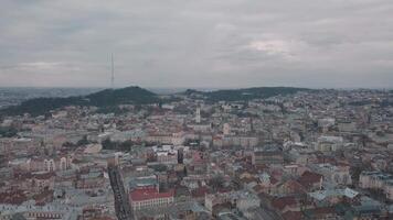 antenn stad lviv, ukraina. europeisk stad. populär områden av de stad video