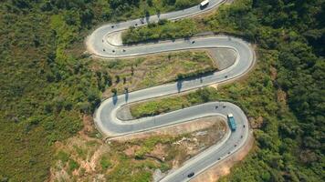 escénico devanado la carretera en el montañas en el decir ah giang bucle, norte Vietnam video