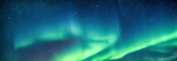 aurora boreal o auroras boreales con estrellas brillantes en el cielo nocturno foto