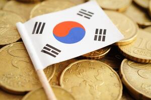 sur Corea bandera en monedas fondo, Finanzas y contabilidad, bancario concepto. foto