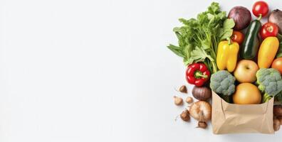 ai generado sano comida en papel bolso vegetales y frutas en blanco antecedentes. ai generado foto