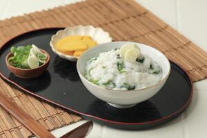 arroz gachas de avena con Siete hierbas. en Japón foto