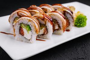 delicioso Canadá Sushi rodar con teriyaki foto