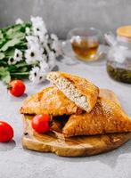 samsa con cabaña queso y té foto