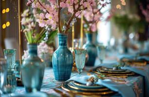 ai generado un elegante mesa ese tiene azul floreros y floral sitio ajustes. foto