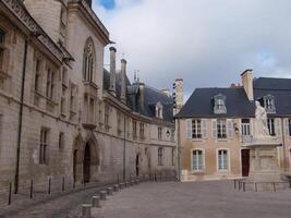 a large building with many windows photo