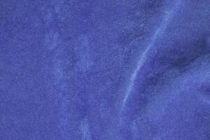 ligero azul terciopelo tela textura usado como antecedentes. seda color mezclilla tela antecedentes de suave y suave textil material. aplastada terciopelo .lujo Armada azul ligero tono para seda. foto