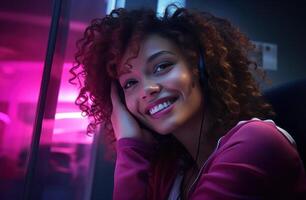 ai generado sonriente mujer con Rizado pelo hablando en teléfono en el oficina foto