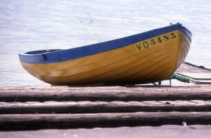 un barco en el muelle foto