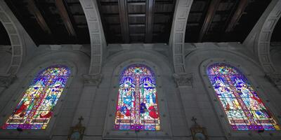 lima, Perú, 2022 - milagro Virgen iglesia, manchado vaso ventanas, miraflores, lima, Perú foto