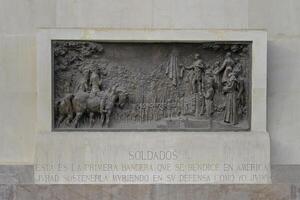 lima, Perú, 2022 - Monumento a general jose Delaware san martín, bajorrelieve, plaza san martín, lima, Perú foto