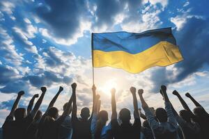 ai generado silueta de Ucrania personas levantamiento manos y ondulación bandera foto