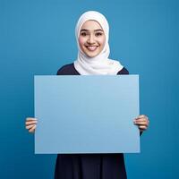 ai generado mujer de negocios participación blanco junta, aislado en azul antecedentes foto