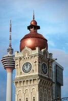 kuala lumpur, Malasia en mayo 22, 2023. cerca arriba de el reloj torre, grande ben Malasia. visto el kuala lumpur torre. cerca masjid jamek estación. foto