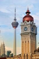 kuala lumpur, Malasia en mayo 22, 2023. cerca arriba de el reloj torre, grande ben Malasia. visto el kuala lumpur torre. cerca masjid jamek estación. foto