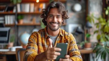 ai generado retrato de hermoso joven indio hombre utilizando teléfono inteligente y sonriente mientras sentado en oficina foto