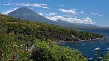tempo periodo montare agung vulcano e jemeluk baia amed spiaggia karangasem est bali Indonesia video