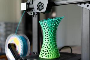 3d printing of a vase with multicolored pla filament photo