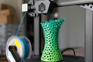 3d printing of a vase with multicolored pla filament photo