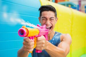 ai generado un hombre jugando agua pistola a Songkran día con generativo ai foto