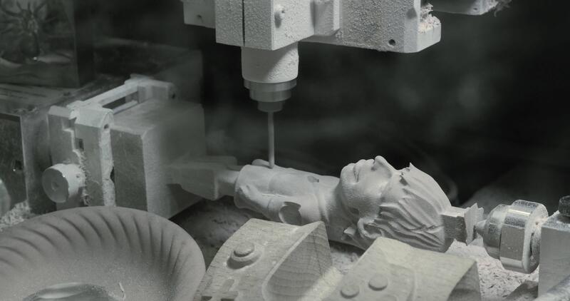 cnc fresatura macchina la creazione di un' di legno statua 37446242 Stock Video su Vecteezy