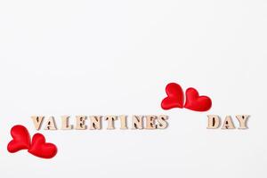 letras del día de san valentín. un concepto minimalista para la fiesta de los enamorados. foto