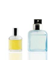 perfume botella aislado blanco fondo, utilizar recorte camino. foto