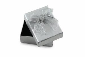 plata regalo caja aislado en blanco antecedentes. foto