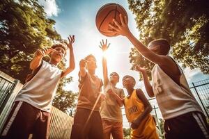 ai generativo grupo de amigos jugando baloncesto grupo de juguetón multirracial personas jugando juntos durante el Hora de verano concepto acerca de personas estilo de vida y deporte foto