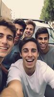 ai generativo grupo de amigos tomando un selfie a coche viaje alrededor Europa cuatro caucásico personas teniendo divertido en un juguetón coche al aire libre foto