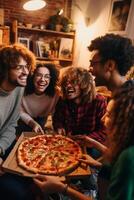 ai generativo grupo de amigos acecho televisión y comiendo Pizza multirracial alegre joven personas teniendo fin de semana hogar fiesta juntos contento estudiantes teniendo divertido en Universidad habitaciones juventud estilo de vida foto