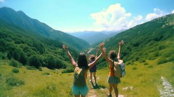 ai generativo grupo de caminantes alpinismo montañas contento amigos con manos arriba en el parte superior de el montaña multiétnico personas teniendo trekking día fuera juntos foto