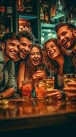 ai generativo contento diverso amigos disfrutando contento hora tomando selfie con inteligente móvil teléfono sentado en comida mesa joven personas Bebiendo mojito cócteles a bar restaurante contento estilo de vida C foto