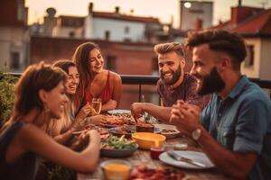 ai generativo contento amigos teniendo parilla fiesta cena en el techo multirracial personas teniendo divertido Bebiendo cócteles sentado en villa patio interior atención en luces foto