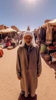 ai generativo contento turista visitando Jamaa elfa mercado Marruecos hermoso hombre tomando selfie disfrutando verano vacaciones fuera de Días festivos y viaje blogger concepto foto