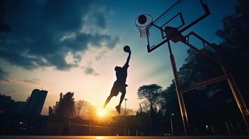 ai generativo calle baloncesto jugador haciendo un poderoso golpe remojar en el Corte atlético masculino formación al aire libre a puesta de sol deporte y competencia concepto foto