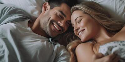 ai generativo joven Pareja teniendo divertido cosquillas en cama juntos marido y esposa en amor riendo a hogar relación y contento estilo de vida concepto foto