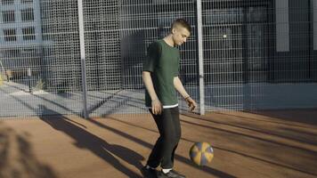 Sports life. Media. A young man on the court is preparing to throw a ball into the ring. photo