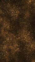 verticaal video - abstract achtergrond met glinsterende glimmend goud deeltjes en Ondiep diepte van veld. deze luxe glinsterende gouden beweging achtergrond animatie is vol hd en een naadloos lus.