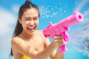 ai generado un mujer jugando agua pistola a Songkran día con generativo ai foto