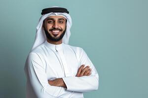 ai generado hermoso árabe musulmán hombre vistiendo blanco kandura con generativo ai foto