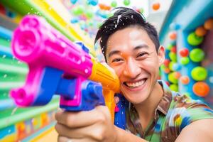 ai generado un hombre jugando agua pistola a Songkran día con generativo ai foto