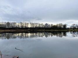 un ver de Alderford lago en Shropshire en el invierno foto