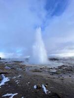 un ver de un geysir en Islandia foto