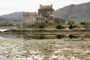 un ver de el Escocia costa cerca eilean donan foto