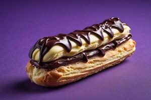 ai generado doble chocolate eclair en púrpura superficie foto