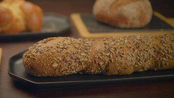 saboroso delicioso pão pão recentemente cozido caseiro video